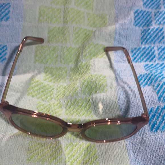 Lightly worn - Picture 2 of 3